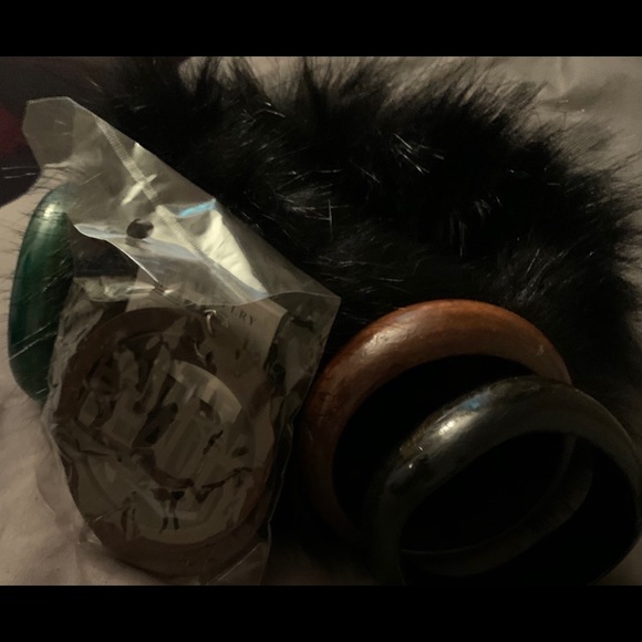 Bracelet and earrings set - Picture 1 of 5